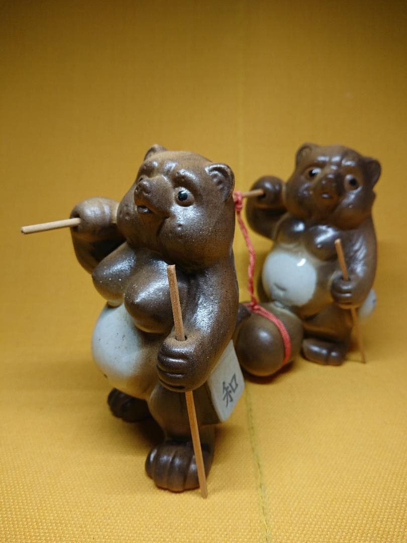 【美品】たぬき　狸　陶器　夫婦和合　置物　インテリア　工芸品　美術品　A1142 信楽焼 8号アベック狸 たぬき ペア カップル 狸 開運 縁起物 可愛い